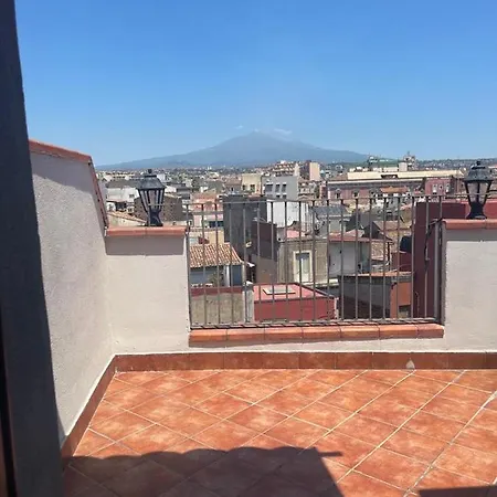 Garibaldi Suites & Apartman *